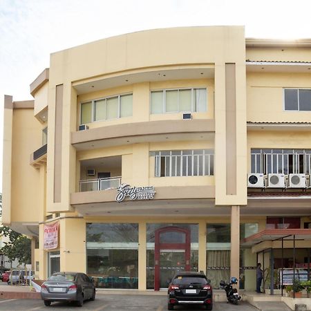Oyo 133 Jazzy James Country Hotel 2 Davao Stadt Exterior foto